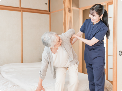 介護をする女性